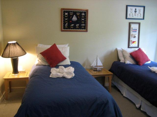 The Lodge At Weir'S Beach Metchosin 部屋 写真