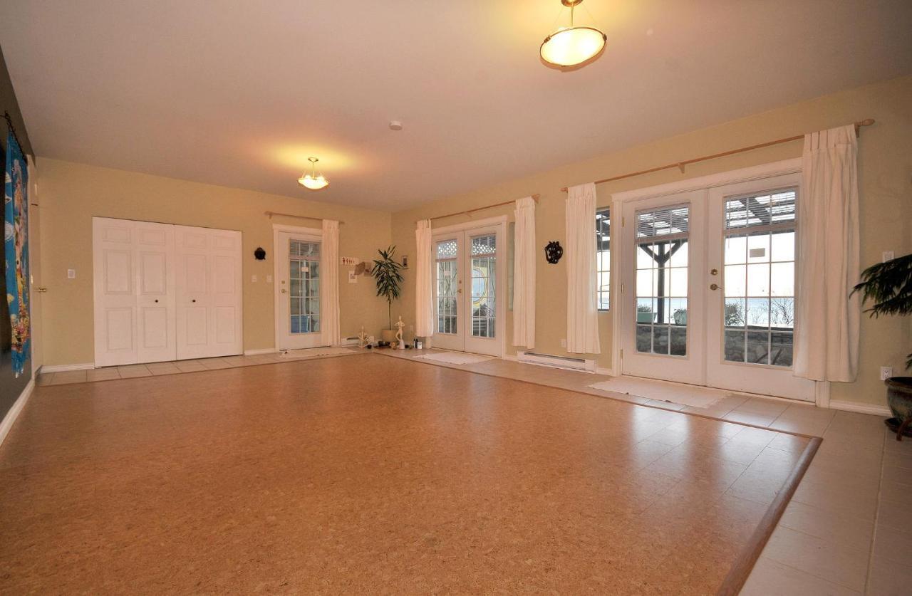 The Lodge At Weir'S Beach Metchosin エクステリア 写真