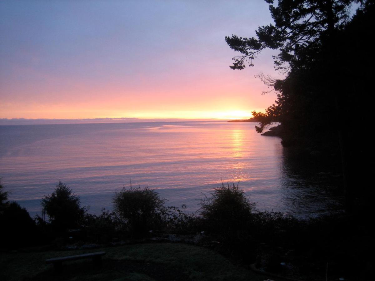 The Lodge At Weir'S Beach Metchosin エクステリア 写真