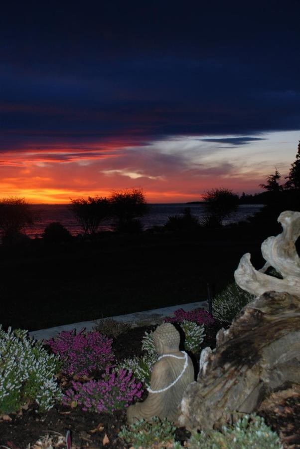 The Lodge At Weir'S Beach Metchosin エクステリア 写真